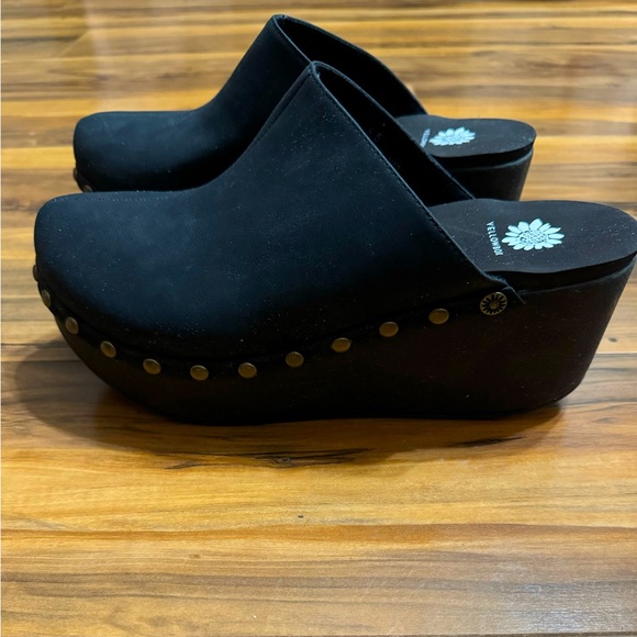Yellowbox Wedges - Picture 1 of 1